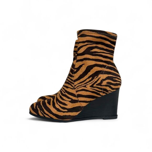 Journee Hepburn Tiger Print Bootie, NEW! Size 8.5 - Picture 1 of 10